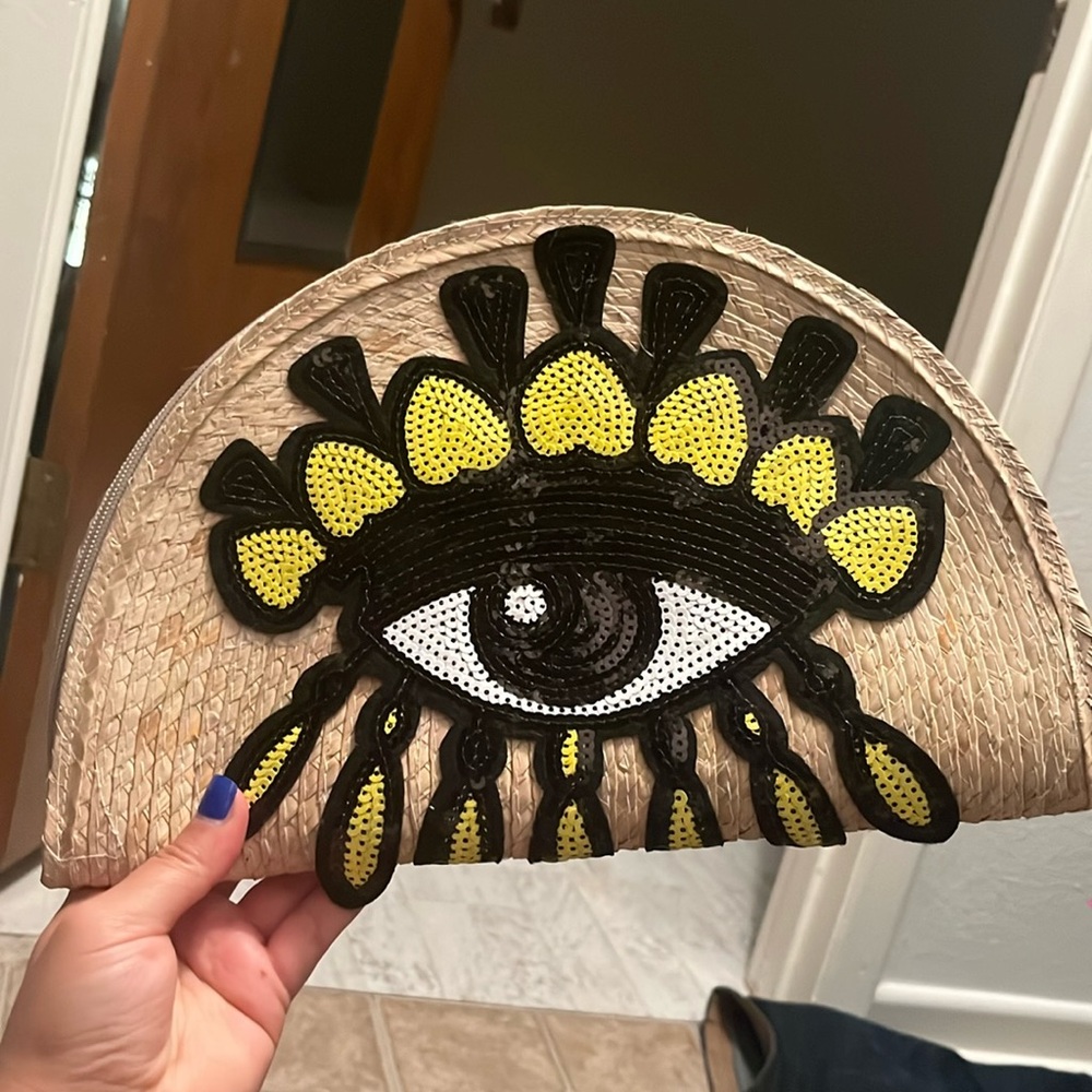 Artesanal woven clutch purse with eye Bolsa artesanal con ojo